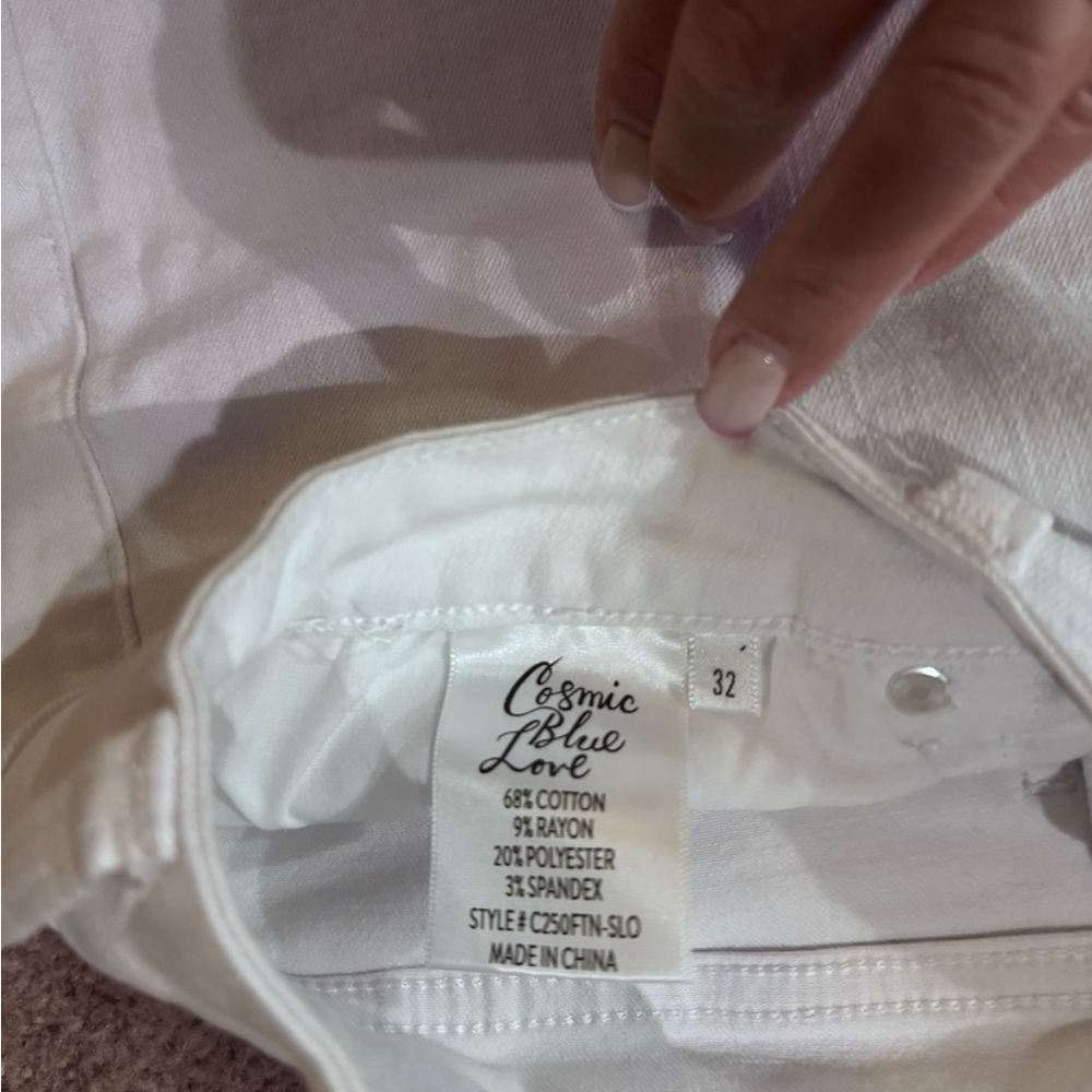 High-Rise White Skinny Jeans - Women - Picture 4 of 4